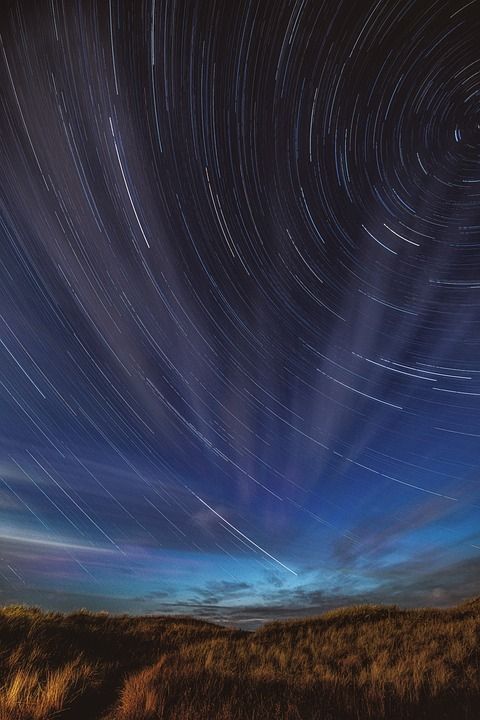 星轨 夜空 原野 星星 星空 夜晚 晚上 草 草地 风景