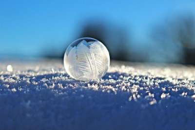 肥皂泡 气泡 雪 冬天 冻结 冷冻气泡 冰镇 特写 寒冷的 雪