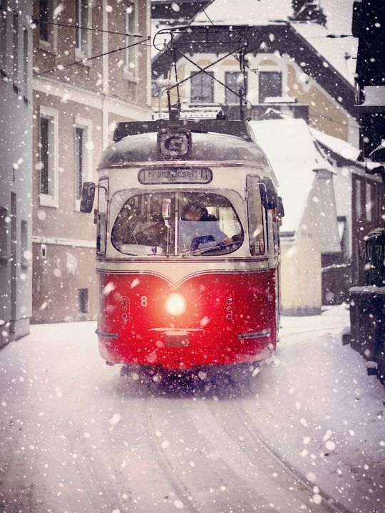 路 电车 的传输系统 城市 冬天 车辆 骑 雪 公共交通