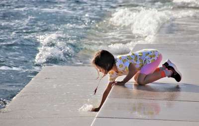 海浪 楼梯 海 海岸 儿童 蓝色的夏天 游戏 放宽 扎达尔
