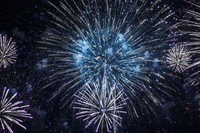 烟花 明亮的 夜晚 庆典 烟火 火花 辉光 节日 喜庆的 覆盖