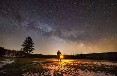 银河 夜晚 星星 人 男人 独自的 恐惧 黑暗的 星空 宇宙