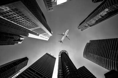 飞机 建筑物 看法 摩天大楼 航班 天空 高楼 高层建筑 城市的