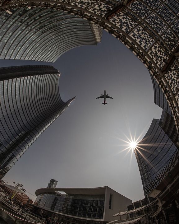 飞机 城市 结构 天空 航班 旅行 太阳 城市的 建筑物 旅游
