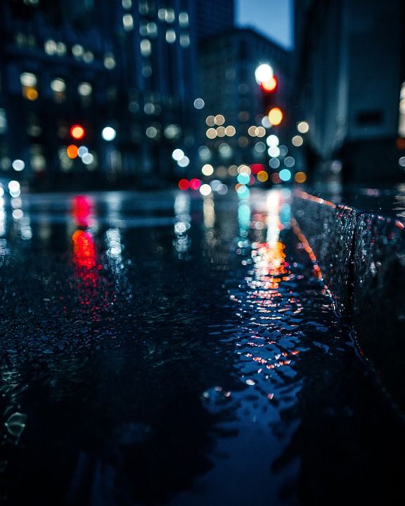 散景灯 湿的 排水沟 街道 路面 人行道 散景 灯 夜晚