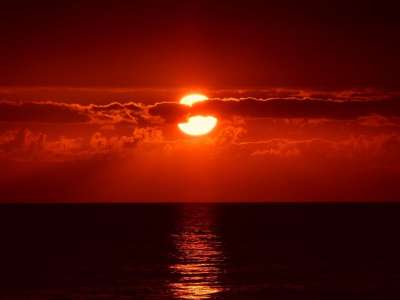 海 地平线 日落 阳光 日出 黄昏 太阳 阳光反射 红色的天空