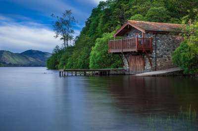 湖 小屋 码头 水 水中倒影 阳台 房子 石屋 风景秀丽的