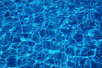 水 游泳池 蓝色的水 清澈的水 水池 背景 水 水 水 水