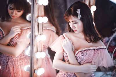 女士 模型 姿势 裙子 风格 时尚 摆姿势 年轻女子 女孩