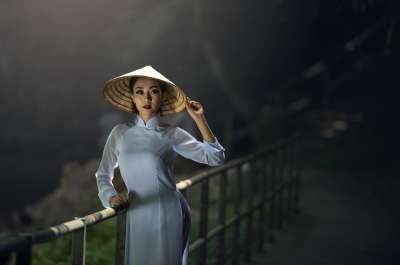 女士 模型 肖像 姿势 裙子 风格 时尚 摆姿势 年轻女子