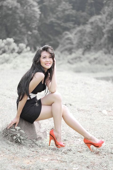 女士 女性 美丽 模型 自然 摄影 灰质 灰色的美女 灰色模型