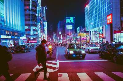 日本 大阪 行人 穿越 行人过街 交通 街道 城市街道 点亮