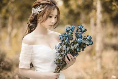 人物 森林 女人 白色礼服 新娘 婚礼 亚洲 美女 新娘捧花