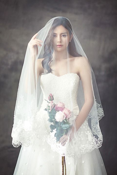 婚纱礼服 时尚 新娘 面纱 白色的裙子 婚姻 亚洲人 女士 女孩