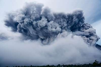 火山爆发 灰云 引人注目 地质活动 骨灰 火山 喷发 景观 户外