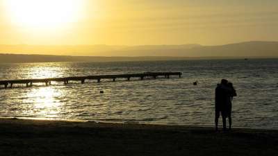情侣 秘鲁 帕拉卡斯 海 浪漫的 日落 晚上的气氛 太阳 水