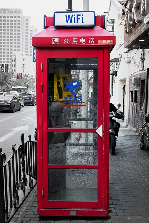 红色 电话亭 街道 街头 上海 城市 人文 建筑