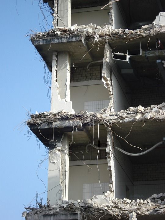 拆除 摩天大楼 拆卸 破碎的 被毁 消除 工地 建筑废墟 碎片