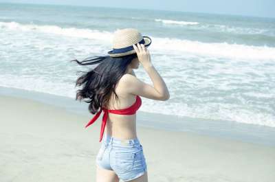 海滩 年轻 女孩 女士 女人海滩 假期 夏天 人们 海洋