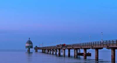 潜水钟 潜水缆车 码头 海桥 桥 木板路 停泊 海 波罗的海