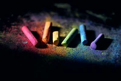 粉笔 丰富多彩的 灰尘 学校 供应 粉彩 颜色 设计 粉色的