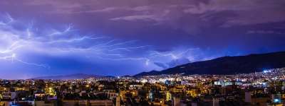 雷 闪电 城市 全景 天际线 城市景观 风暴 暴风雨天气 雷雨