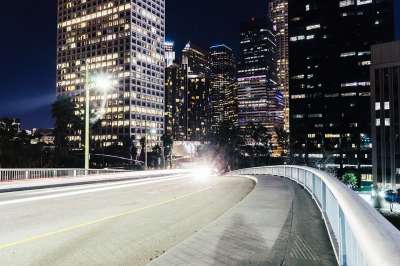 城市 夜晚 城市的 交通 路 灯 建筑物 桥 天际线 城市景观