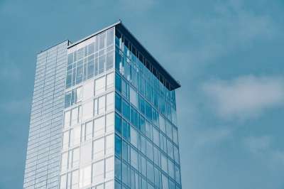 建造 摩天大楼 结构 天空 现代的 彩色玻璃窗户 正面 现代建筑