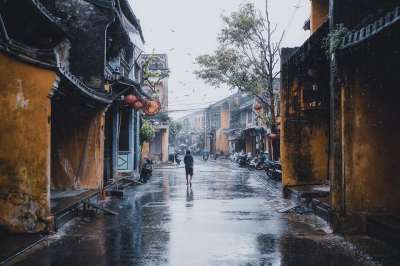 人 路 街道 建筑物 雨 下雨 城市的 走 孤独 城市 海