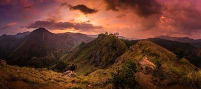 山 日落 全景 登山家 登山 徒步旅行者 远足 背包客 背包旅行