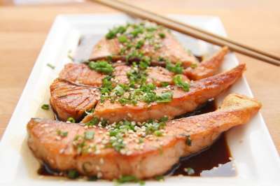 食物 三文鱼 照烧 鱼 吃 盘子 餐厅 一顿饭 健康 健康膳食