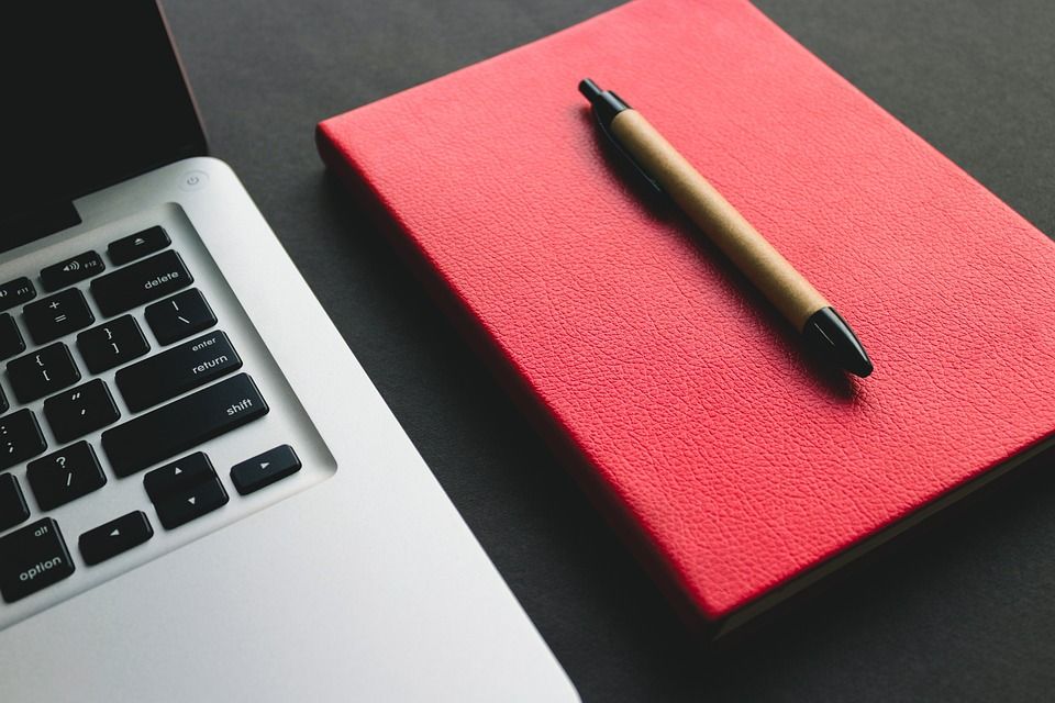 桌子, 笔记本电脑, 计算机, Macbook, 键盘, Macbook Pro