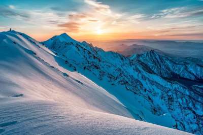 山 雪 日出 顶峰 首脑 太阳 阳光 天空 云 冬天 景观