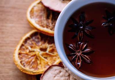 Weihnachtstee 茶 八角茴香 温暖的 喝 杯子 橙片