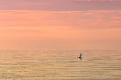 海 桨板冲浪 日落 地平线 黄昏 桨 站立式划水 超 运动的