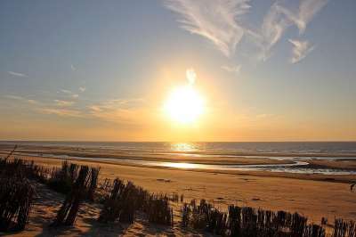 日落 太阳 落山的太阳 海 太阳和大海 余辉 阳光 傍晚的天空