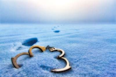 雪 冰淇淋 自由 枷锁 夹 手铐 脚印 脚 感觉 看法 冬天