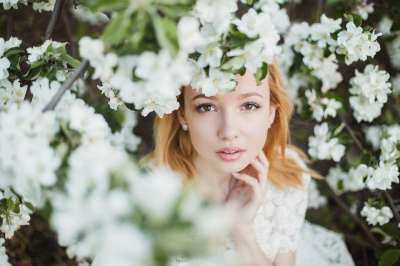女士 模型 肖像 花朵 姿势 风格 时尚 摆姿势 年轻女子