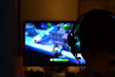 Fortnite 电脑游戏 游戏 游戏玩家 寻求 耳机 弹药 手枪