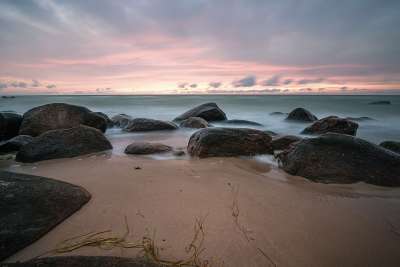 海滩 海 海洋 沙 岩石 岩石海岸 石滩 日落 支撑 黄昏
