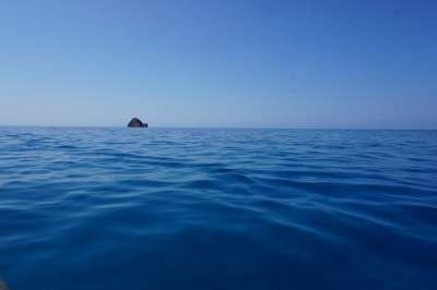 水 海 海洋 蓝色的 岛 天空 蓝天 蓝色的水 蓝色的大海