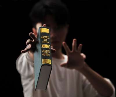 男人 创意拍摄 亚洲 书 黑色