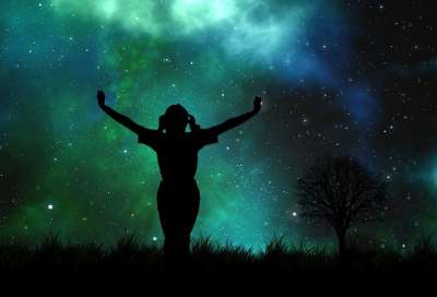 宇宙 人 轮廓 星星 乐趣 拥抱 寻找 天堂 夜晚 染 星系
