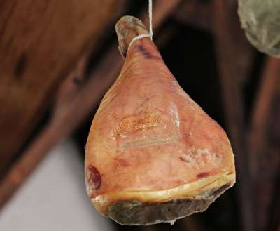 火腿 甘达 火腿的地方 美食 比利时 专业 山墙 烘干 干燥