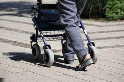 Rollator 高级 老人 沃克 老的 老化 年龄