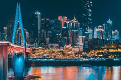城市 桥 夜晚 河 灯 城市的灯光 摩天大楼 建筑物 天际线