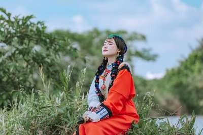 蒙古姑娘 传统服饰 草地 女士 蒙古 射手 文化 肖像
