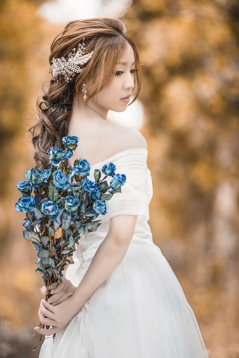 人物 森林 女人 白色礼服 新娘 婚礼 亚洲 美女 新娘捧花