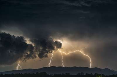 雷霆 闪光 风暴 天空 夜晚 快闪 电力 云 黑暗 性质