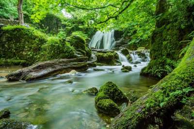 珍妮特的自由和开放源码软件 马勒姆 约克郡 瀑布 河 长期接触 山谷